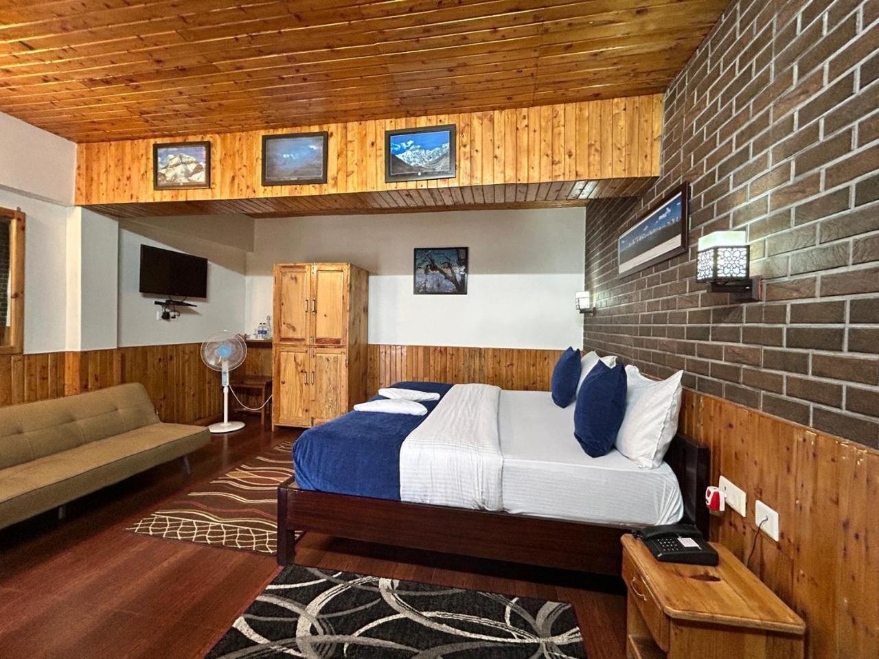 אלמורה Kasar Himalaya Holiday Resort, Binsar Rd מראה חיצוני תמונה