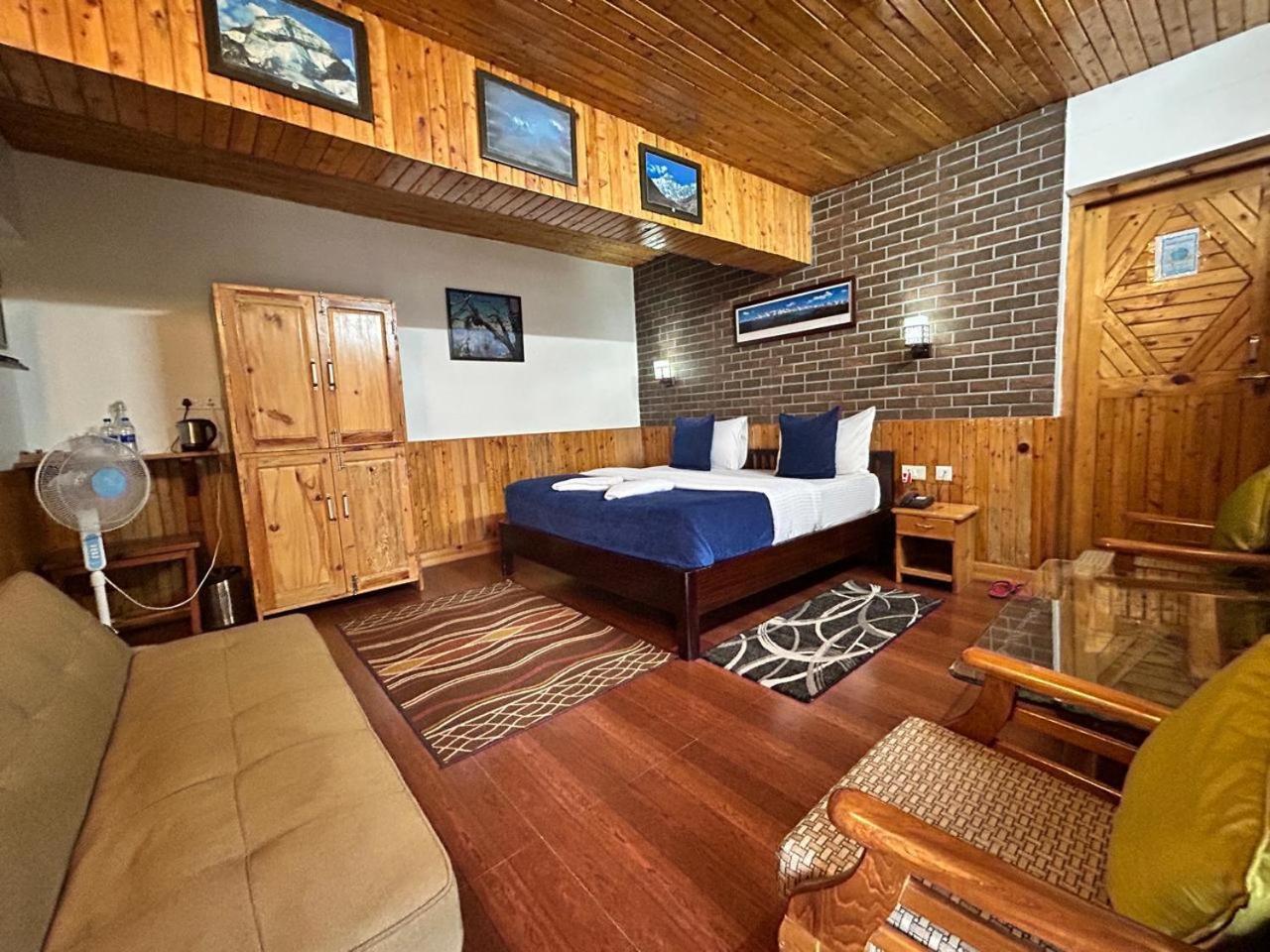 אלמורה Kasar Himalaya Holiday Resort, Binsar Rd מראה חיצוני תמונה
