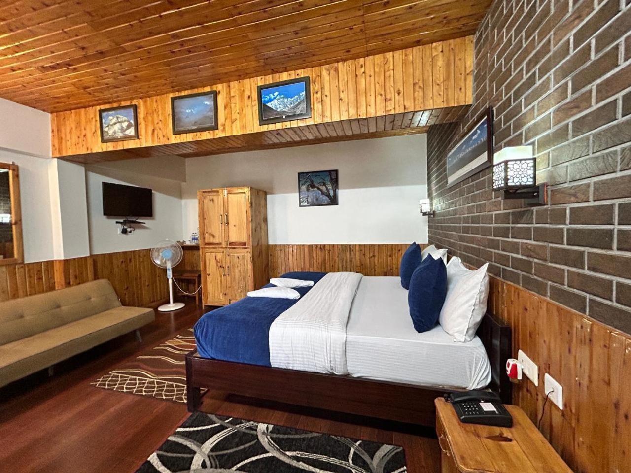 אלמורה Kasar Himalaya Holiday Resort, Binsar Rd מראה חיצוני תמונה