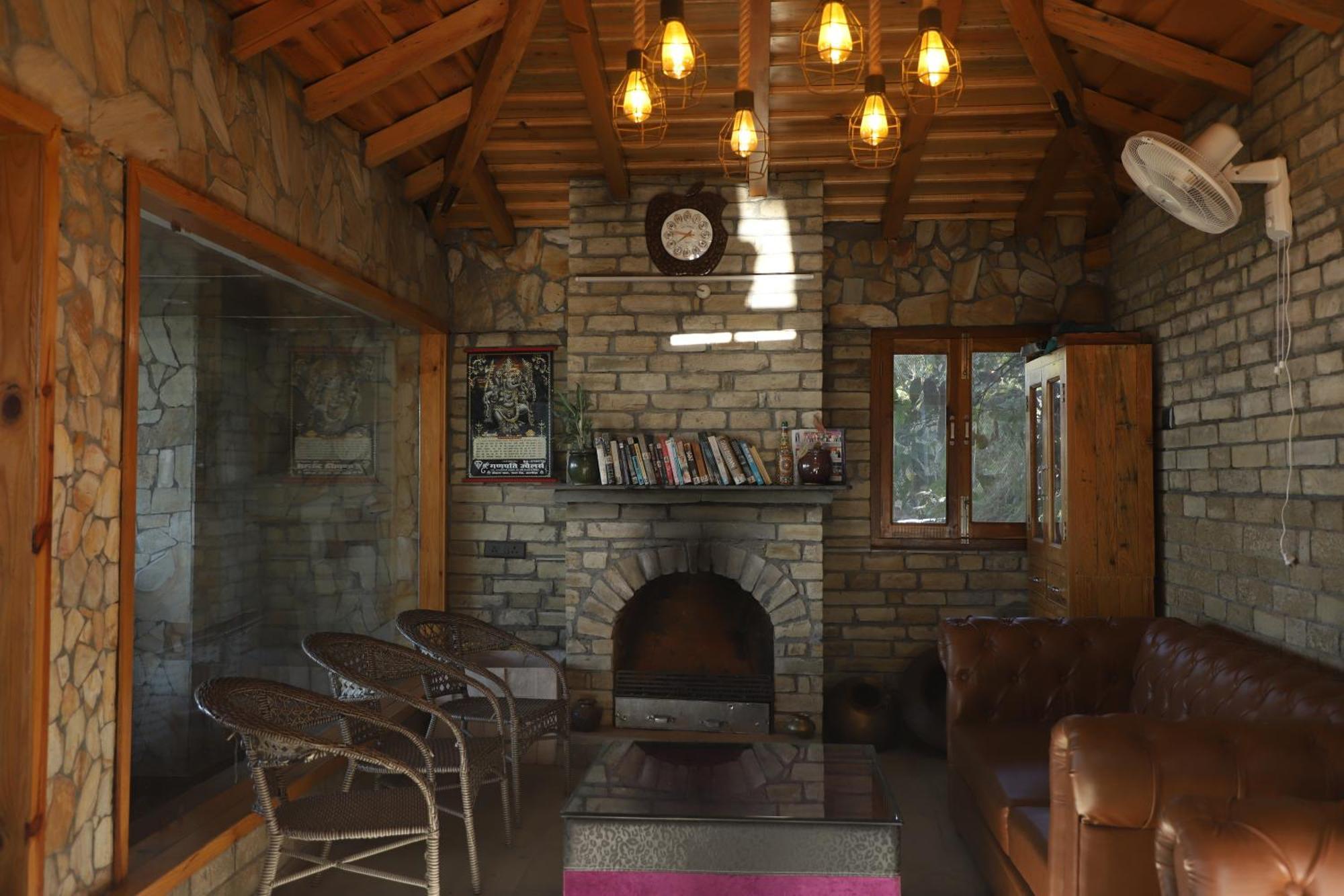 אלמורה Kasar Himalaya Holiday Resort, Binsar Rd מראה חיצוני תמונה