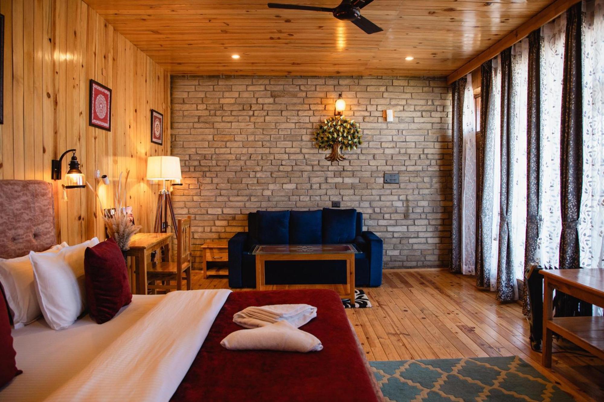 אלמורה Kasar Himalaya Holiday Resort, Binsar Rd מראה חיצוני תמונה