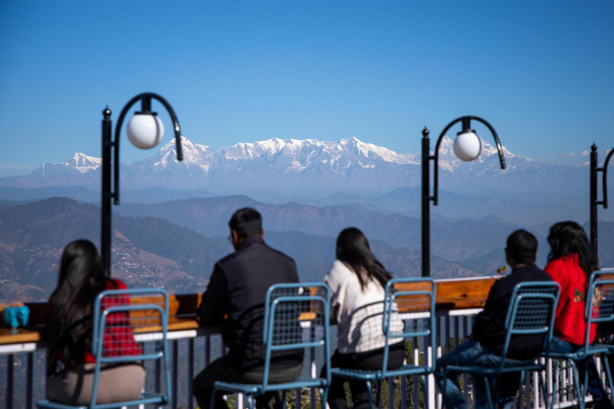 אלמורה Kasar Himalaya Holiday Resort, Binsar Rd מראה חיצוני תמונה