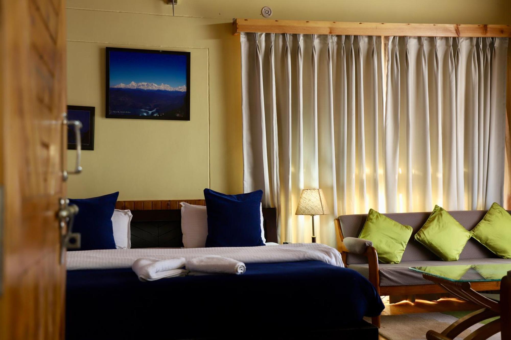 אלמורה Kasar Himalaya Holiday Resort, Binsar Rd מראה חיצוני תמונה